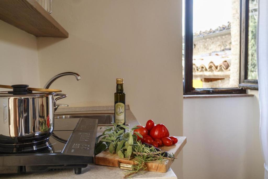 Relais Borgo Lizori Country House Campello sul Clitunno Kültér fotó