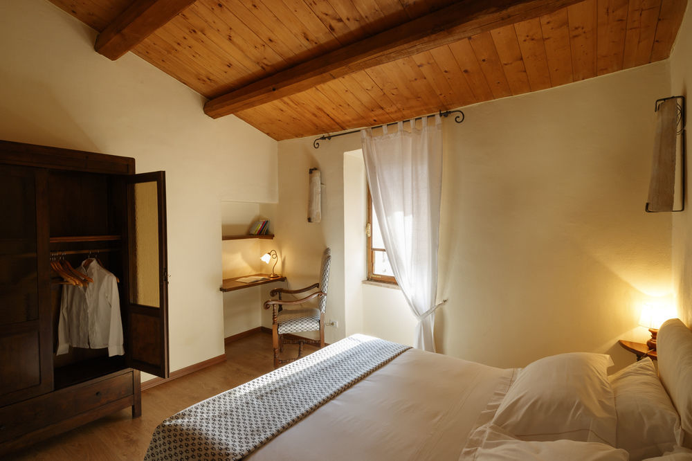 Relais Borgo Lizori Country House Campello sul Clitunno Kültér fotó